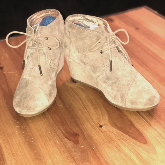 Toms Shoes - TOMS Wedges - Tan